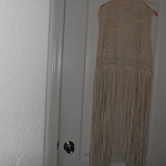 WESTERN BOHO STYLE TAN FAUX SUEDE LEATHER FRINGE EYELET VEST PYRAMID COLLECTION - Picture 7 of 13